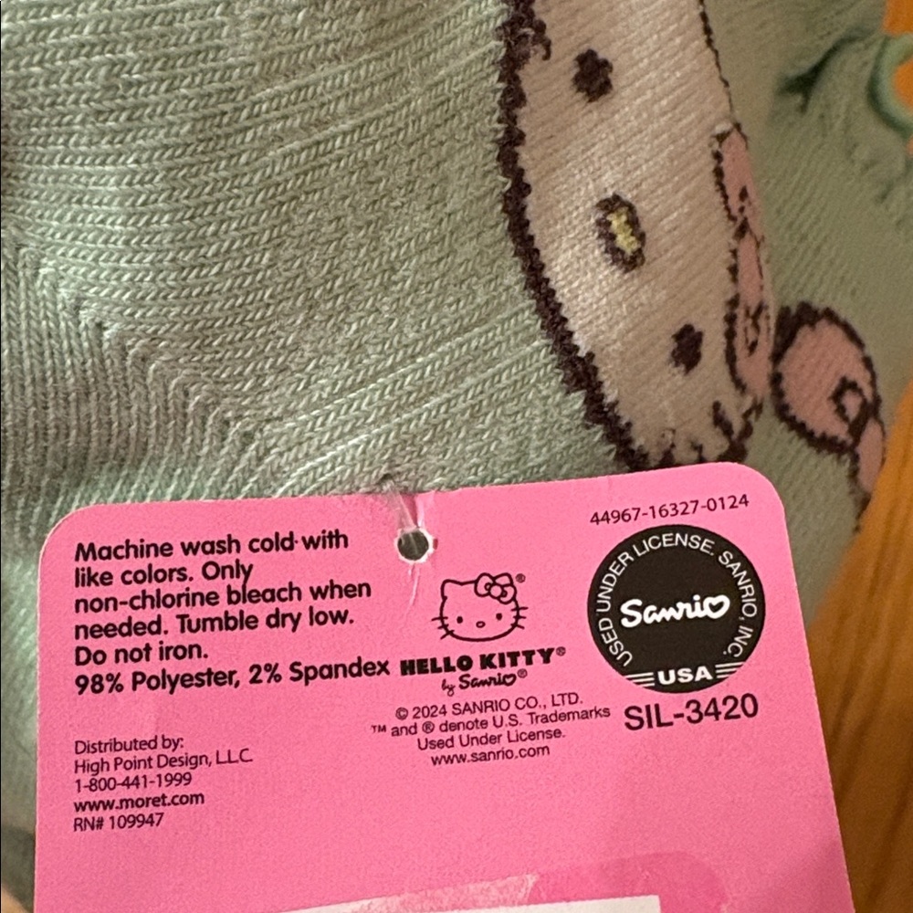 NWT Hello Kitty mid-crew socks - Picture 3 of 4